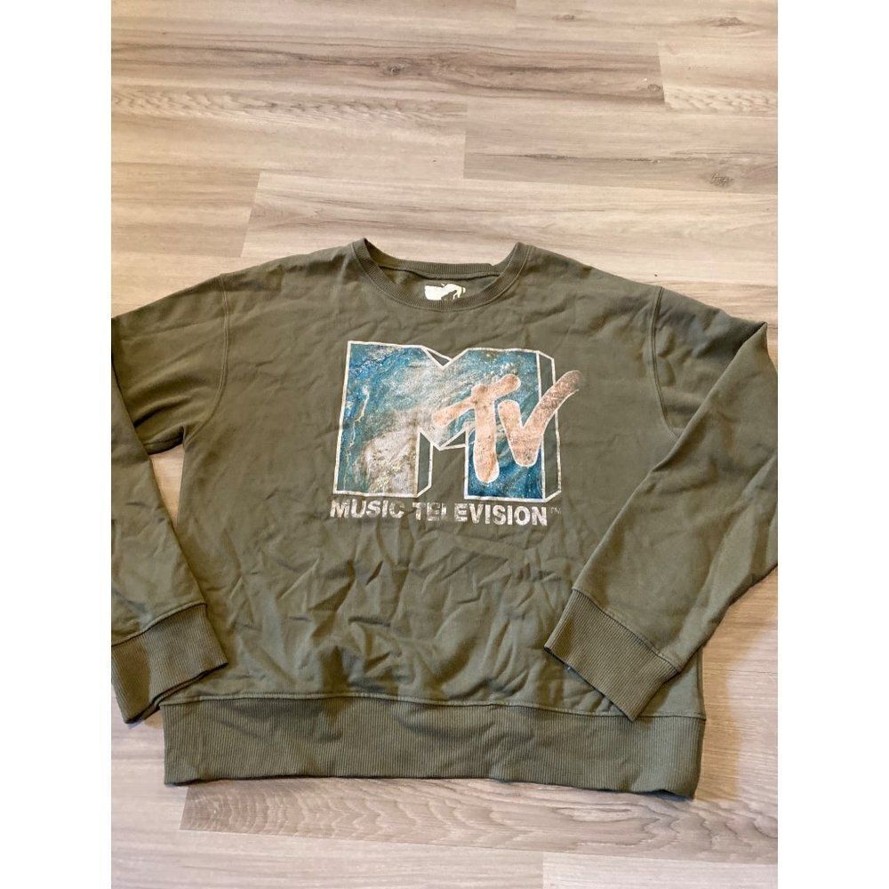 MTV, women’s green graphic faded long sleeve crew neck soft pullover sweater med